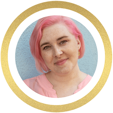 Kvinde med pink hår. Lise fra bloggers by heart.