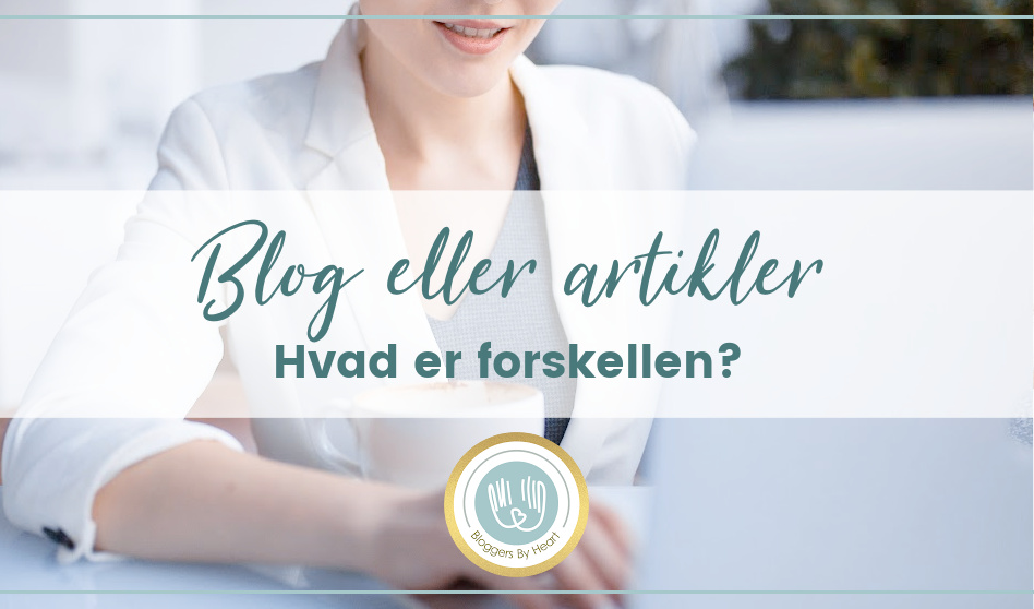 professionel blogger skriver en artikel på sin laptop