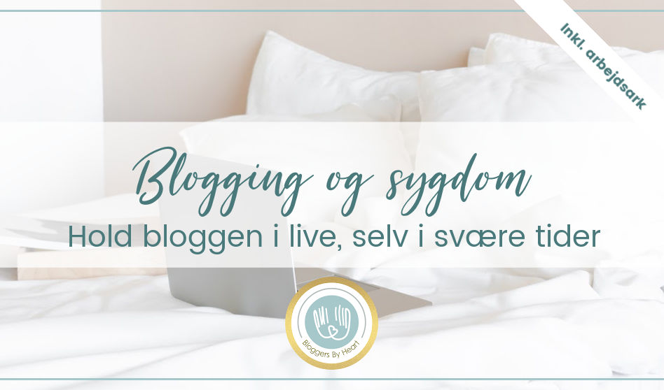 teksten blogging og sygdom samt en seng og en laptop