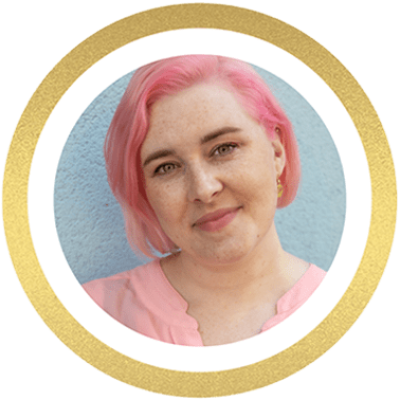 Kvinde med pink hår. Lise fra bloggers by heart.